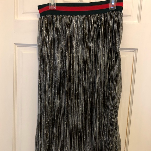 Gucci style metallic skirt 💚❤️ - Picture 3 of 8